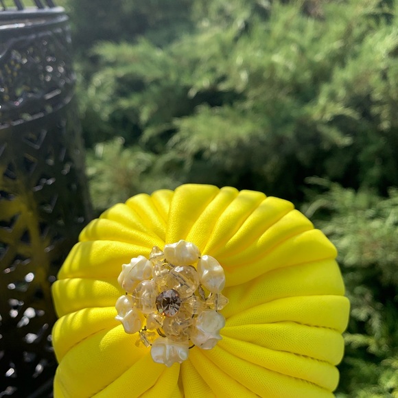 Sunny bright yellow cloche hat accented with a vintage jewelry piece - Picture 3 of 7